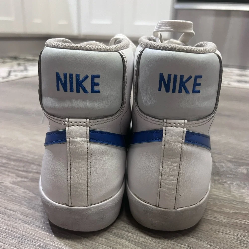 Nike Kids' Grade School Blazer Mid '77 Shoes 7Y